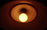 1.LED電球は、いまお使いの照明器具にそのまま取り付けることができます。
